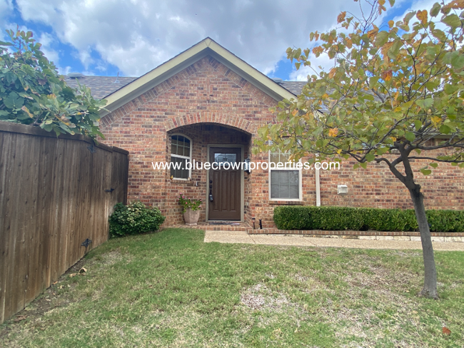 Building Photo - Three Bedroom Two Bedroom - Lewisville