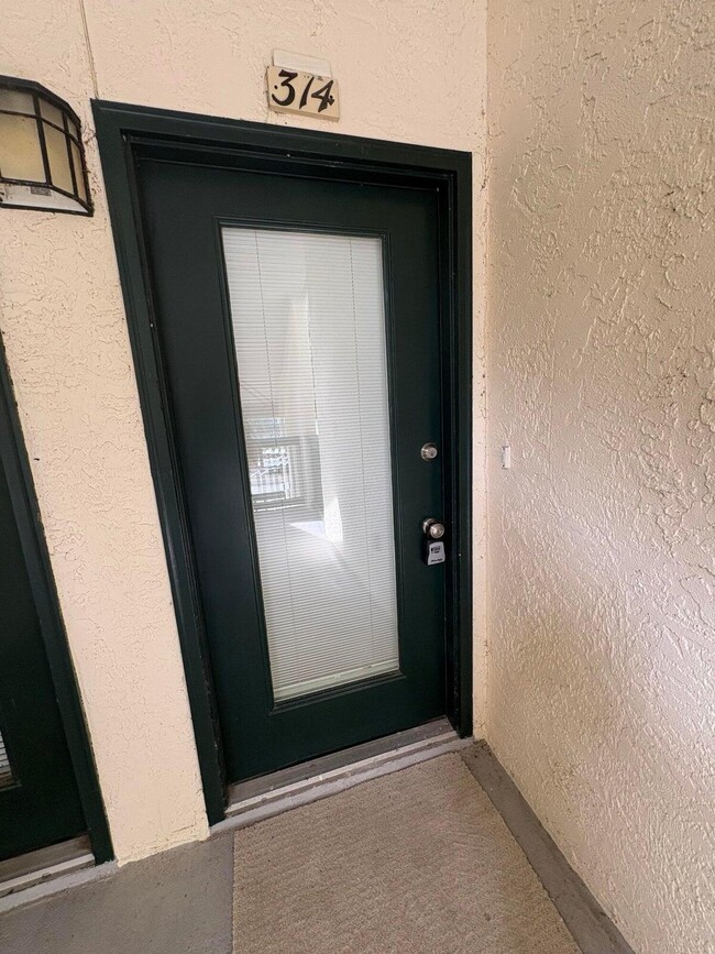 Foto del edificio - 314 Westlake Ct