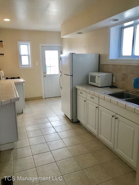 Building Photo - 3 br, 1.5 bath House - 2640 Cedar Street