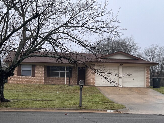 Building Photo - 1807 N 38th St