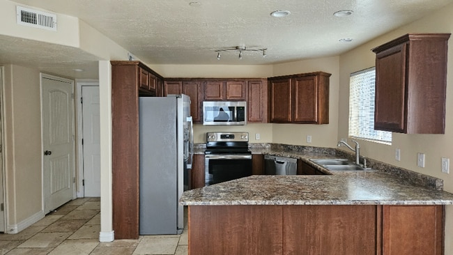 Building Photo - 56 E Resaca Dr