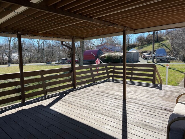 Building Photo - *PENDING APPLICATION*2 bedroom, 2 full bat...