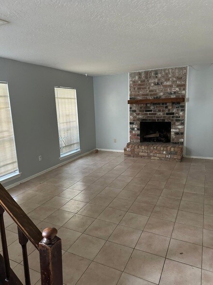 Foto del edificio - 16523 Lonesome Quail Dr