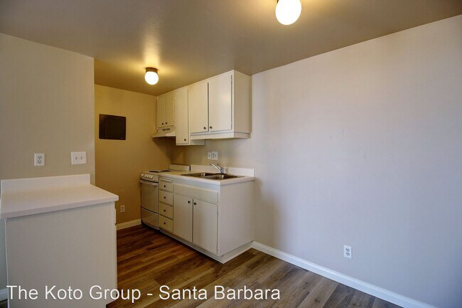 Building Photo - 535 E Arrellaga St