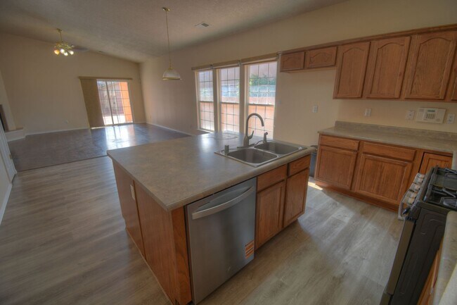 Foto del edificio - 908 Tumulus Dr NW