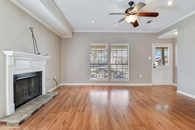 Building Photo - 4047 Country View Dr