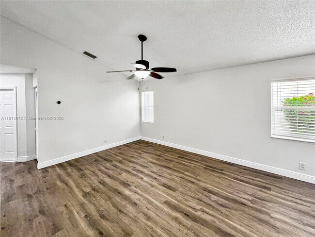 Foto del edificio - 841 Stanton Dr