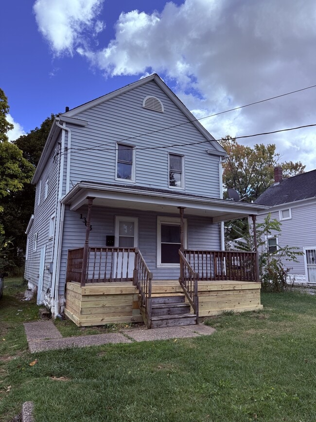 Building Photo - 1305 Curtis St
