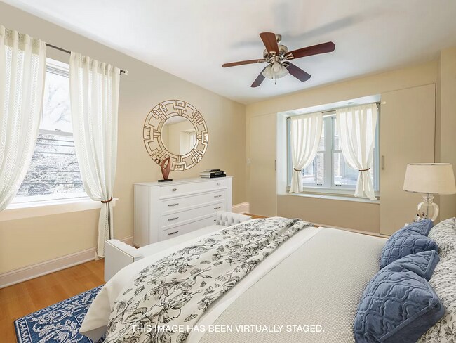 Master Bedroom - 609 W Stratford Plz
