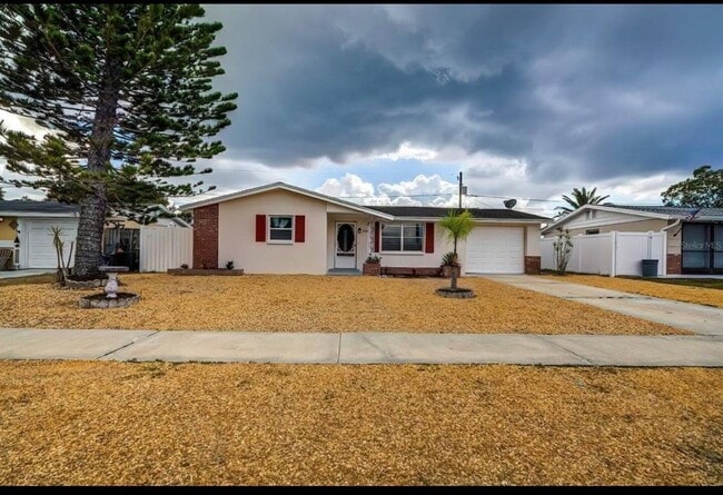 Front view of Legacy Aura - 5544 Baroque Dr
