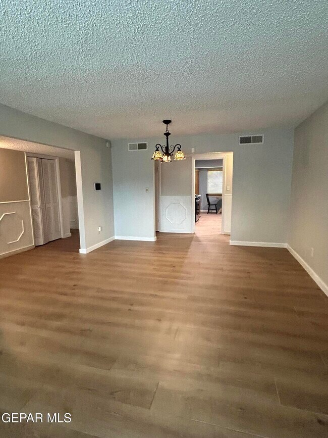 Foto del edificio - 3610 Buxton Dr