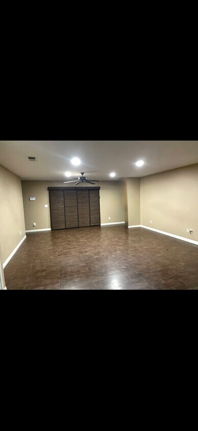 Building Photo - 8912 Long Island Dr