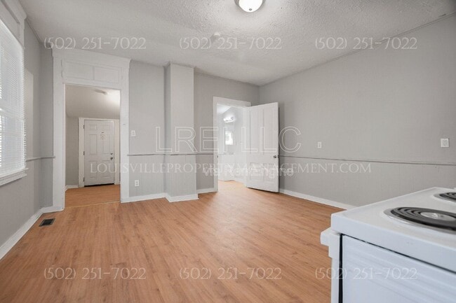 Building Photo - 2424 Rowan St