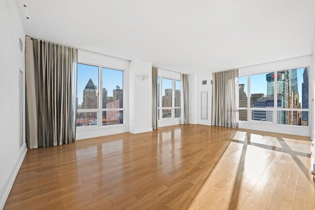 Foto del edificio - 350 W 42nd St
