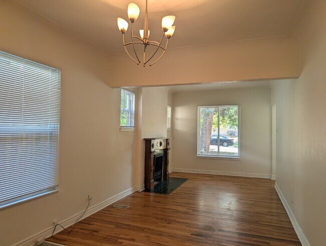 Building Photo - "Charming 2-Bedroom Haven in the Heart of ...