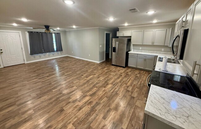 Foto del edificio - 3708 Fielder Dr