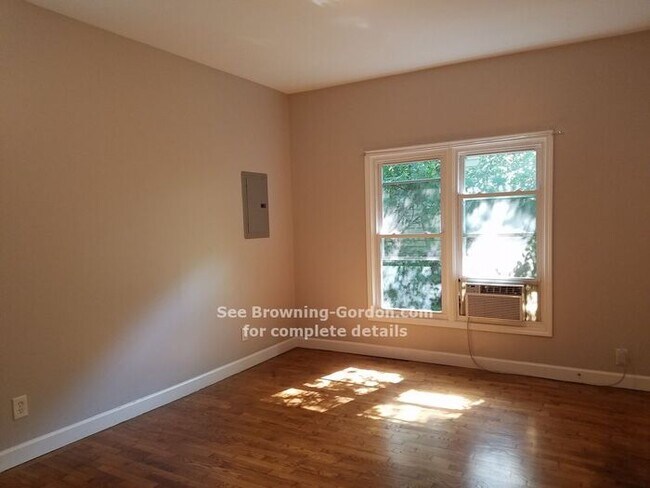Building Photo - 2609 Sunset Pl