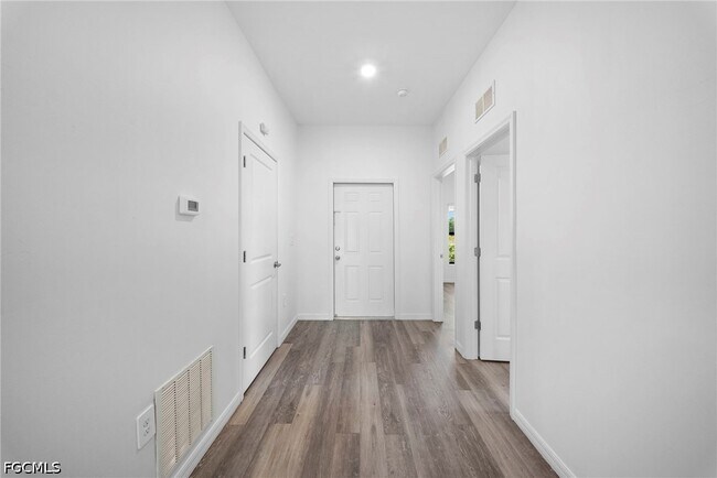 Foto del edificio - 26481 Sandhill Blvd