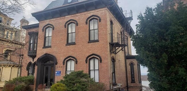 Building Photo - 226 Montgomery St