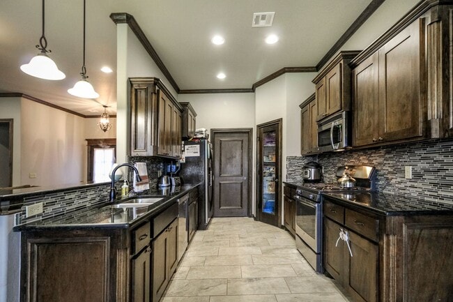 Foto del edificio - Perfect 4 bed, 2 bath, 3 car in The Grove/Deer Creek