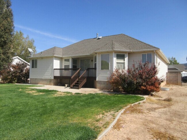 Building Photo - 5 bedroom - 4 bath - Single Family Home in...