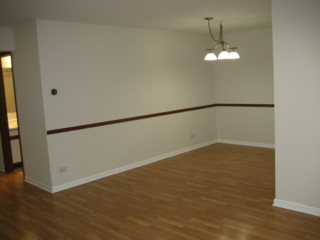 Foto del edificio - 329 Pembroke Ct