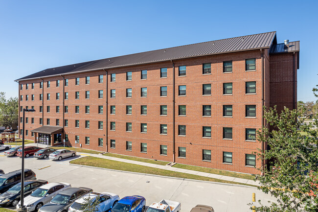 Building Photo - Metairie Manor