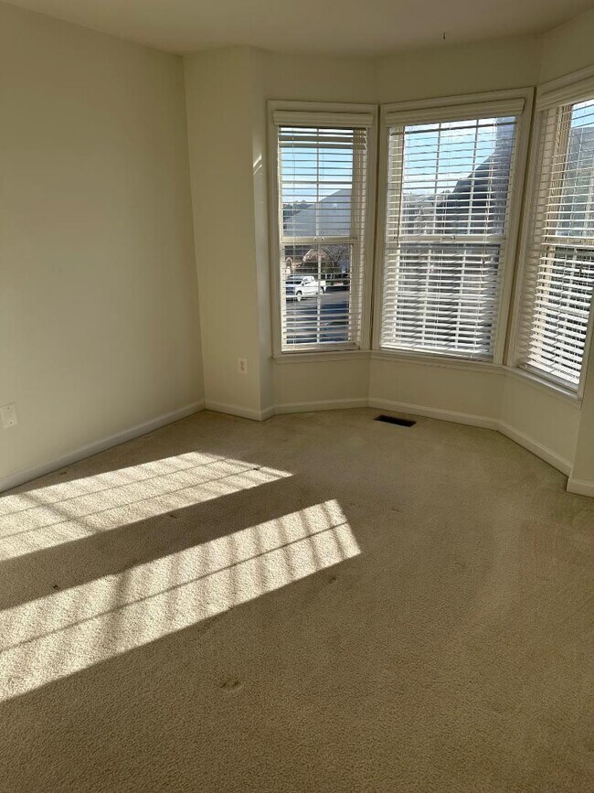 Building Photo - 2624 Island Grove Blvd