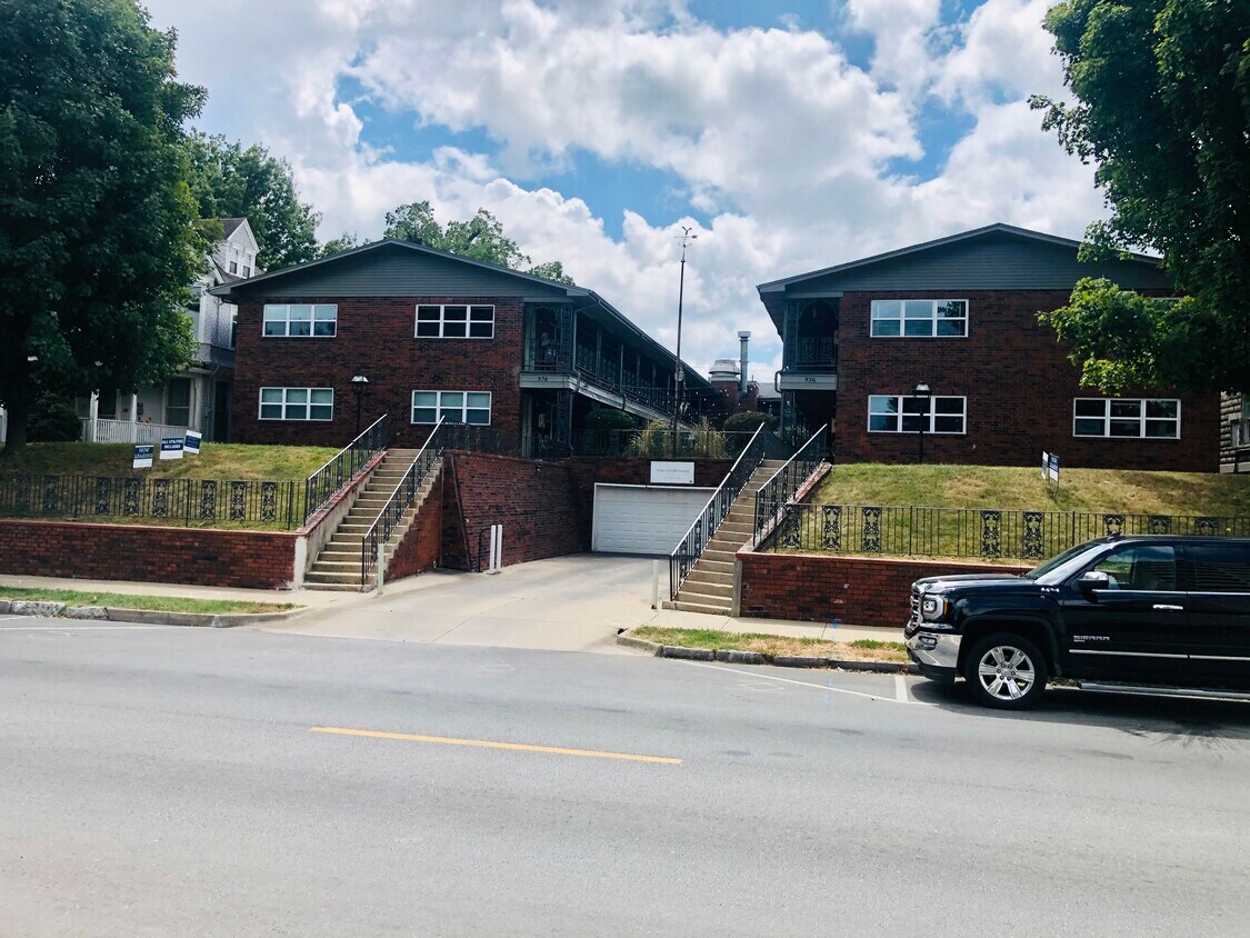 936 E Walnut St, Springfield, MO 65806 Apartments in Springfield, MO