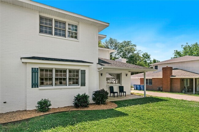 Foto del edificio - 1604 Oakwood Ave