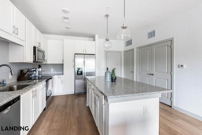 Foto del edificio - 12020 Brush Hl Rd