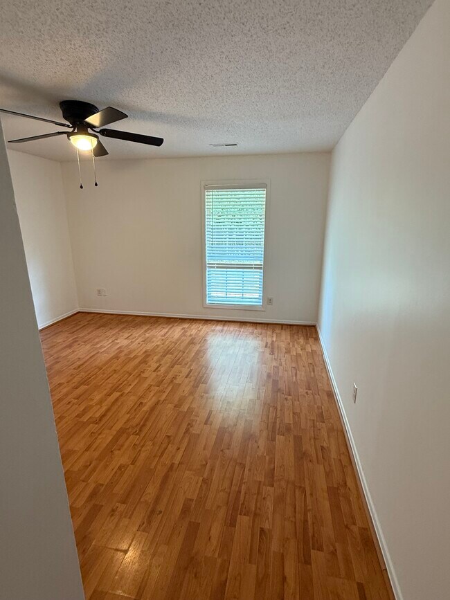 Foto del edificio - 6533 Deermont Ct