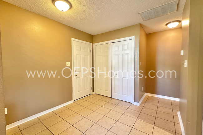 Foto del edificio - AVAILABLE 3/1.5 Crestview Home!