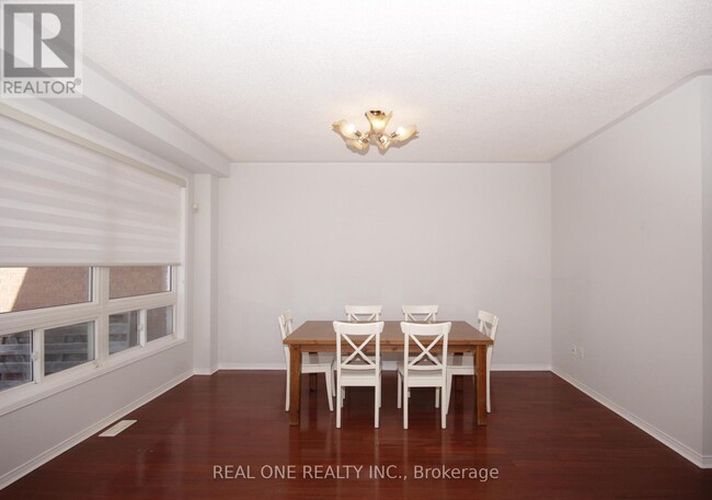 Building Photo - 52 Russell Hill Rd