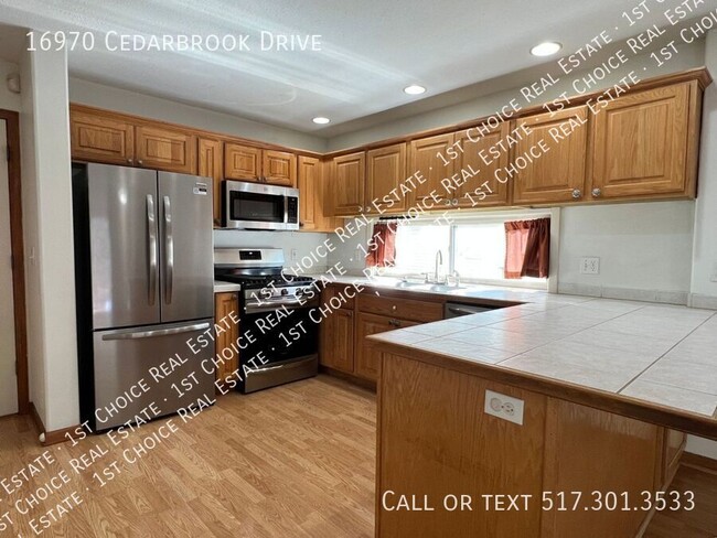 Foto del edificio - 16970 Cedarbrook Dr