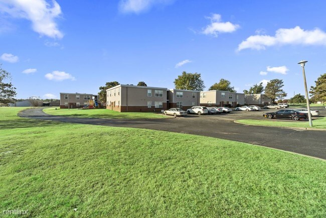 Building Photo - 4 br, 1.5 bath  - Rolling Fields DHP