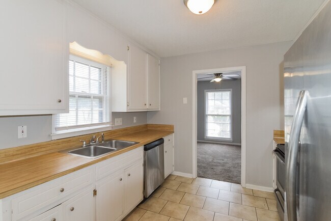 Building Photo - Charming 4-Bedroom Home