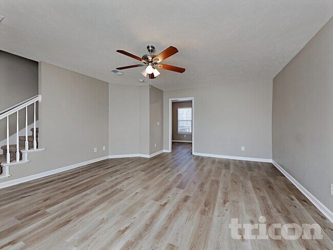 Foto del edificio - 700 Holland Ridge Dr