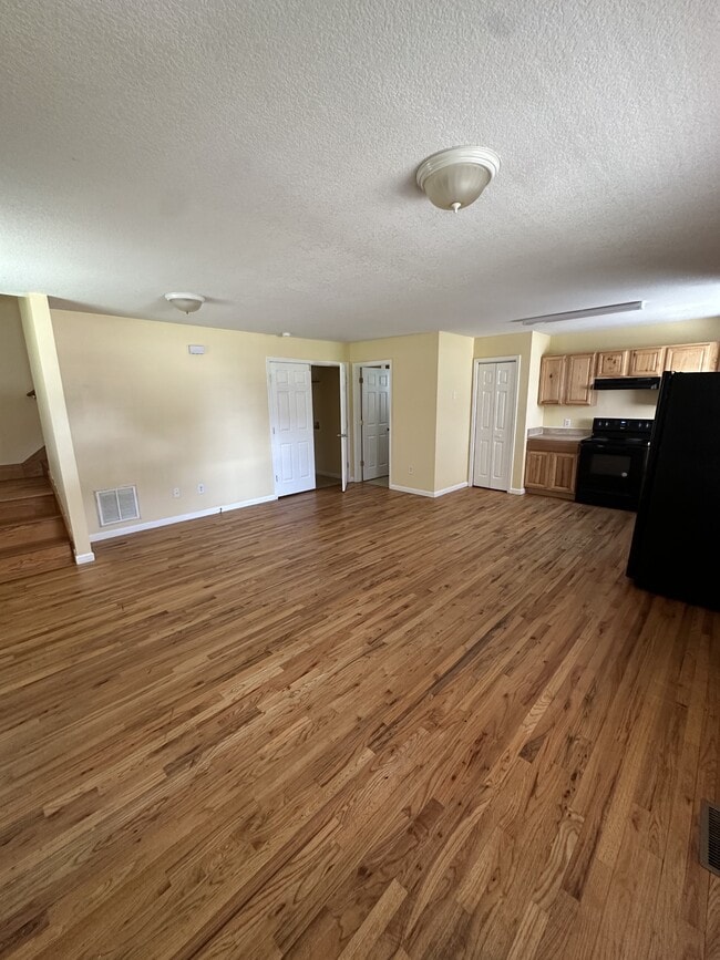 Building Photo - 8 Townview Dr