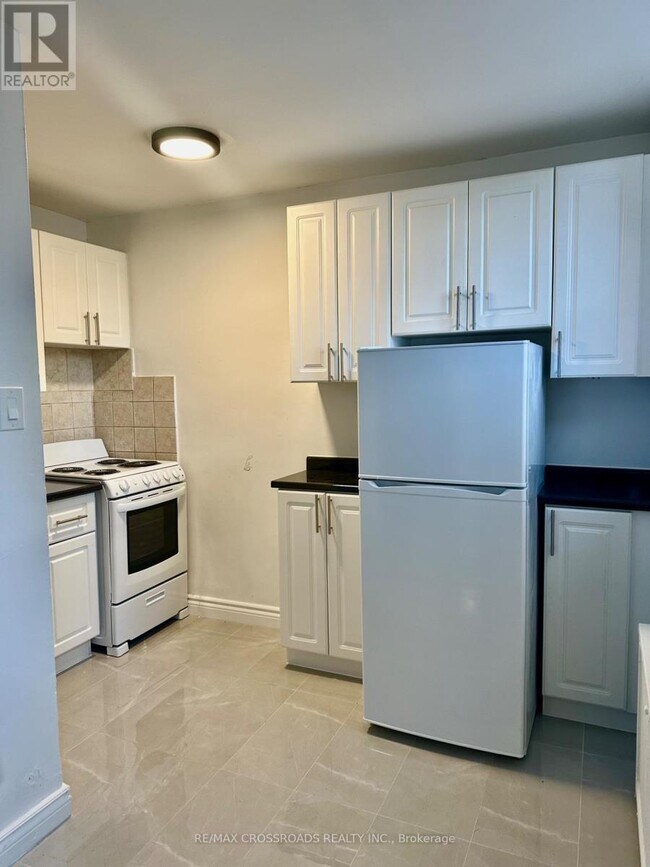 Photo du bâtiment - 2770-2770 Yonge St