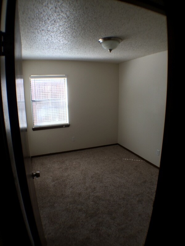 Building Photo - 3 Bed, 2 bath, 2 car garage home - Noble, OK