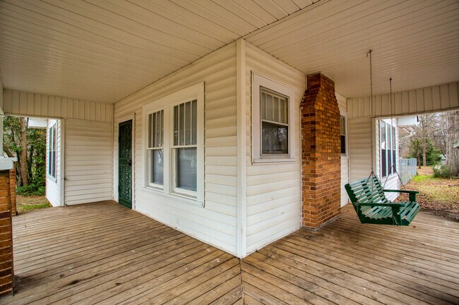 Building Photo - 2085 Cherry Ave