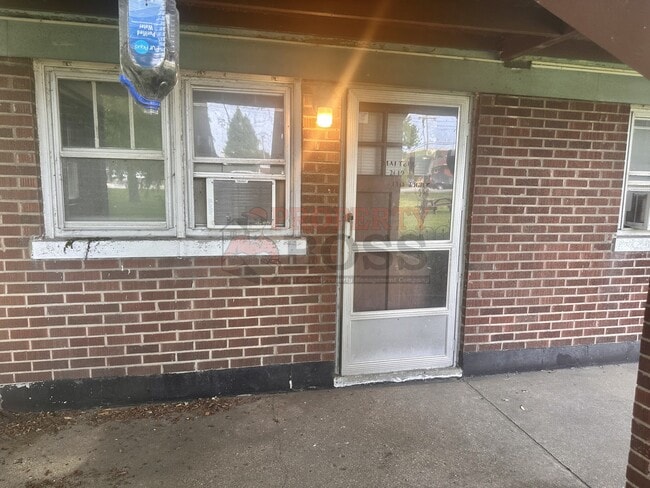 Building Photo - 2012 Calumet Ave