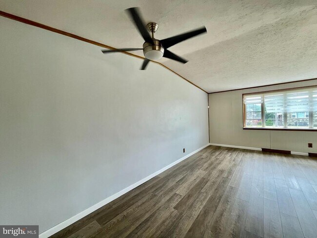 Foto del edificio - 1405 Napfle Ave