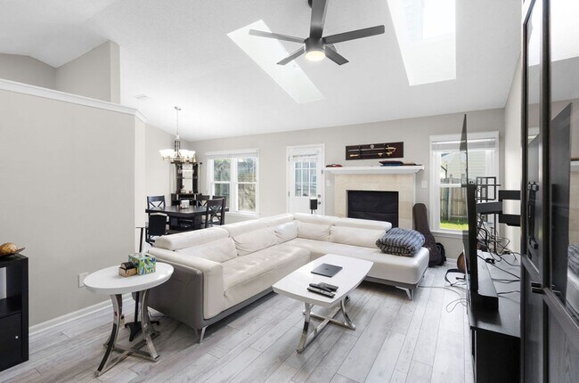 Building Photo - 3 Bed 2 Bath Home for Rent in Virginia Beach