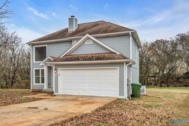 Building Photo - 213 Rebecca Pines Dr