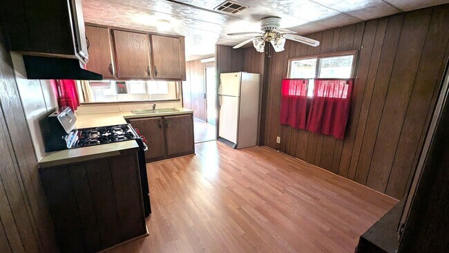 Foto del edificio - 2 Bedroom 1 Bath Mobile Home