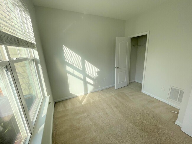 Building Photo - 418 Ava Way NE
