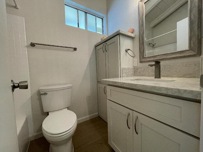 Building Photo - KEALAHOU ST 3/2/2, W/D, storage, patio, ya...