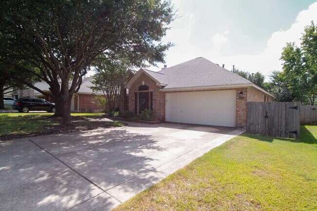 Foto del edificio - Beautiful 4 Bedroom, 2 Bath Home in Round ...